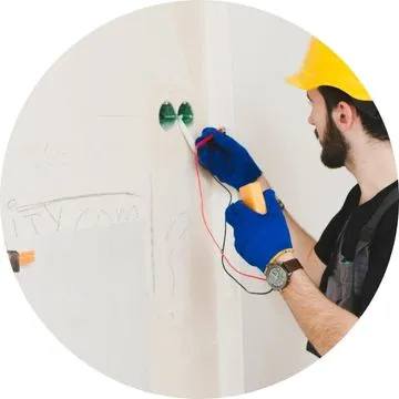 A importância da manutenção elétrica preventiva para evitar falhas e garantir segurança.